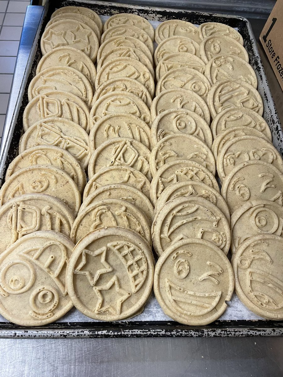 FoodServ_SDE's tweet photo. Getting ready for breakfast for lunch @Dixon_SDE! The students are going to be so excited when they see their emoji waffles and potatoes today! #funfoodmonday https://t.co/rlSOqakd6Q