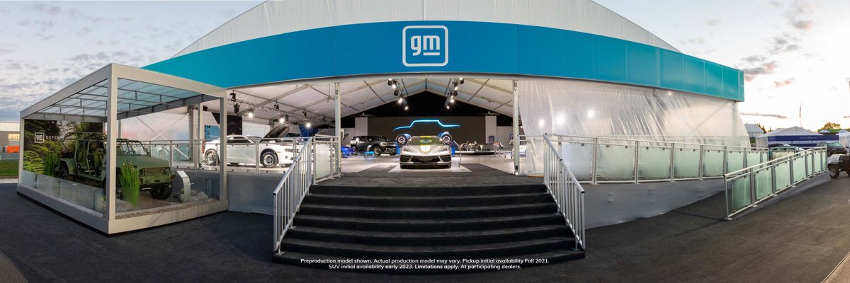 GMC's tweet photo. Car buyers have spoken. 🏆 #GMCHummerEV SUV earns Best in Show. Judged by car buyers themselves at the annual Detroit News Readers' Choice awards at #MotorBella. 

Reserve yours now. https://t.co/J2PbR2T0g6 https://t.co/auLBBHQX1n