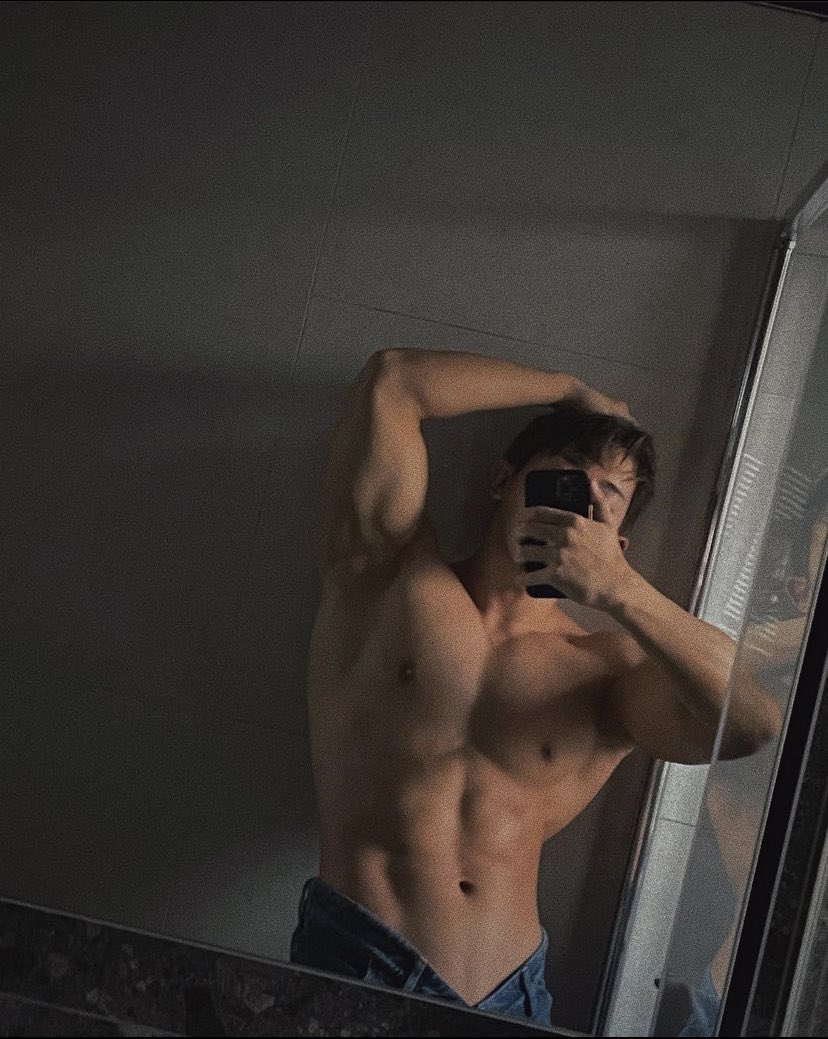 wnhpics's tweet photo. 211122 wonho instagram update 
#원호 @official__wonho https://t.co/nT8whRLlso