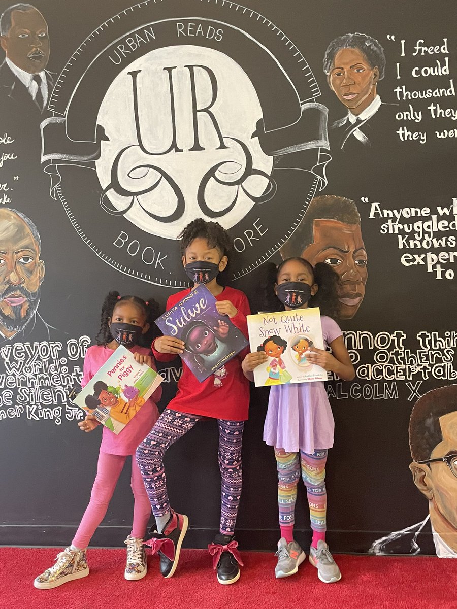 elle_rays's tweet photo. Yesterday we had the absolute pleasure of connecting with @urbanreadsbooks 🤩and purchasing some awesome new books to add to our collection📚@Lupita_Nyongo @HarperCollins . Who knows, maybe our books will be on the shelf soon🦸🏾‍♀️🦸🏽‍♀️🦸🏾‍♀️🤞🏾#manifestation. Stay tuned friends😉 https://t.co/SG6A5FF5TS