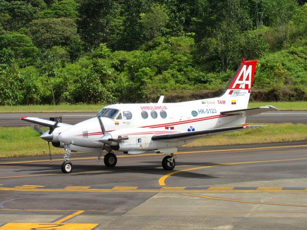 SpotterUib's tweet photo. Hermosas aeronaves como son:

 ✈️Embraer ERJ145 de Satena
✈️ Atr 42-600 de EasyFly 
✈️Beechcraft E90 King Air de Ambulancias Aereas de Colombia 
✈️Cessna 404 Titan de Sky Ambulance 
✈️B1900D de Searca 

Fueron capturadas en hermosas imágenes en nuestro Aeropuerto.

📸Luis Tobón https://t.co/WFAE5VBngq