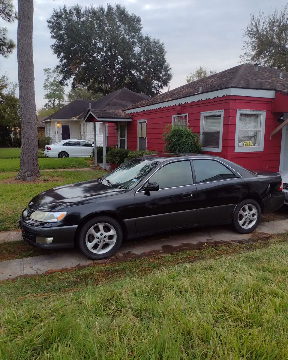 FADEUM_MIKE's tweet photo. I was soooo happy that my car got fixed along with Mama's Lexus, I decided to wash all 3! Now we got 3 running cars at the house! #aboutlastnight #backontheroad #happymonday #mobileagain #progress #readyforthenewweek https://t.co/pojRvSzLpH