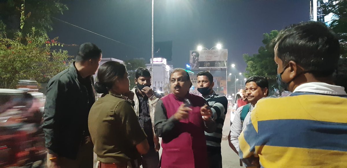 RVPPKSUP's tweet photo. श्रीमान @lkopolice जी, कृपया संज्ञान लीजिए कि @UPPCLLKO कर्मियों का आंदोलन शांतिपूर्ण है, इसको @Uppolice के माध्यम से दबाना उचित नहीं है। यदि हमारे शांतिपूर्ण आंदोलन को दबाने की कोशिश पुनः की जाती है तो जेलों में स्थान बनाना होगा। 🙏@dgpup @Igrangelucknow @homeupgov @CMOfficeUP https://t.co/XsmzRqNeFw