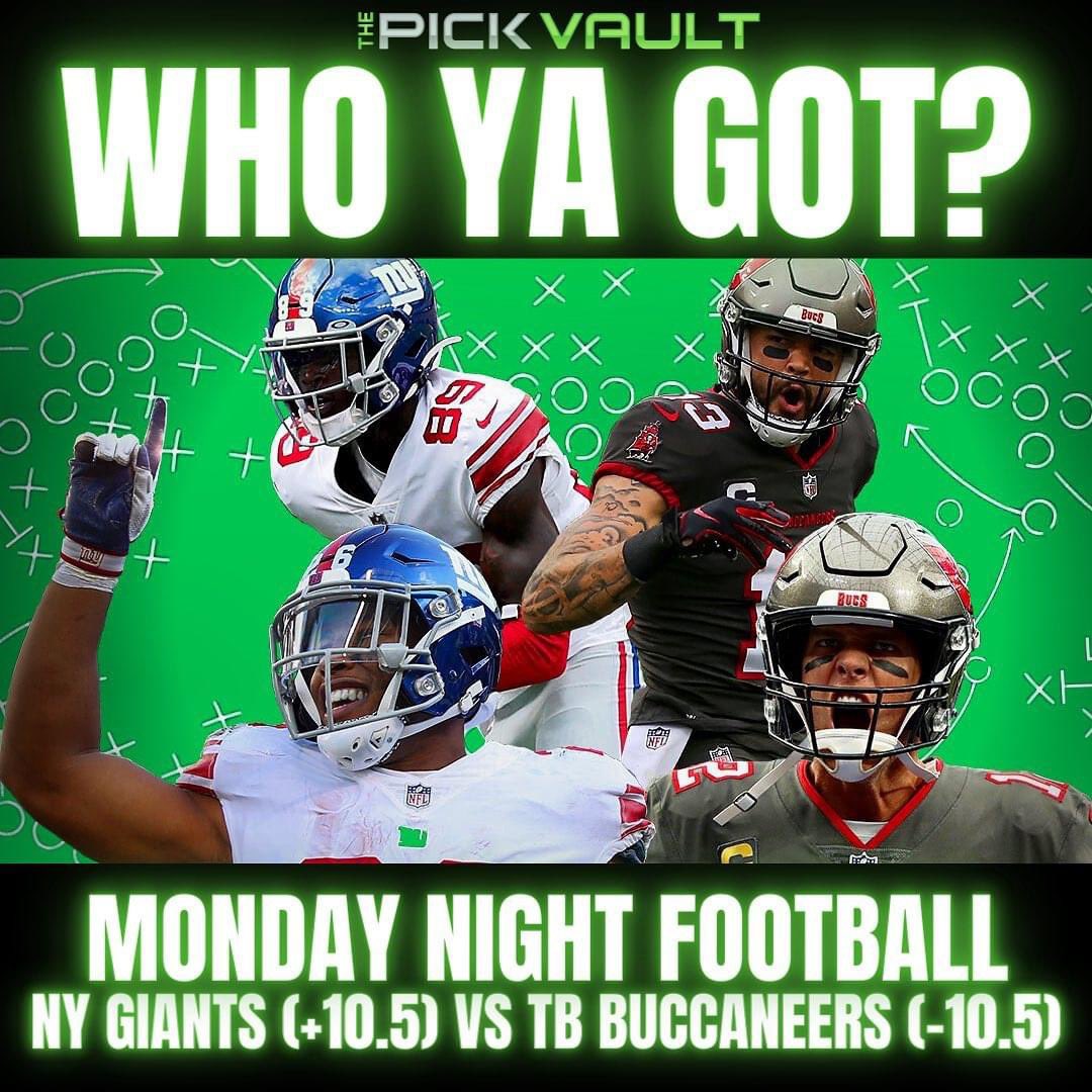 unlock_your_mo's tweet photo. Who you got tonight? 
Let us know in the comments 🏈 https://t.co/Pqek4uVClA
