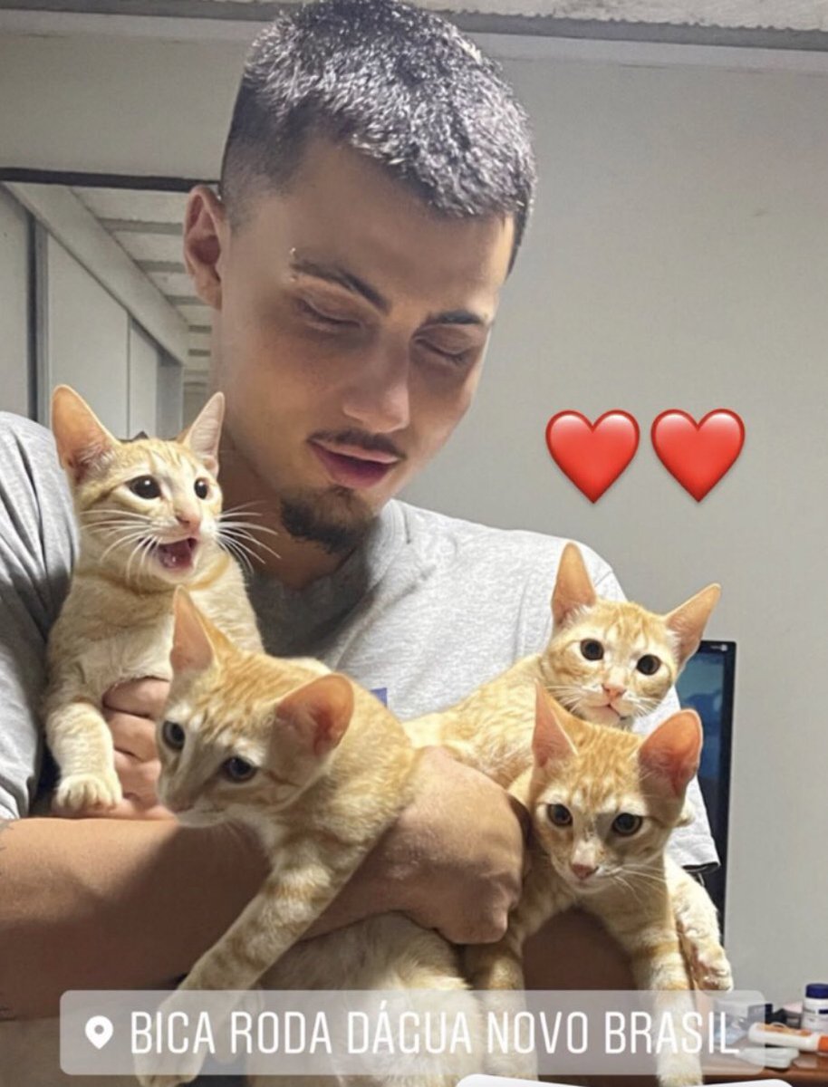 wetfemale's tweet image. pov: você namora comigo e ama tirar fotos minhas.