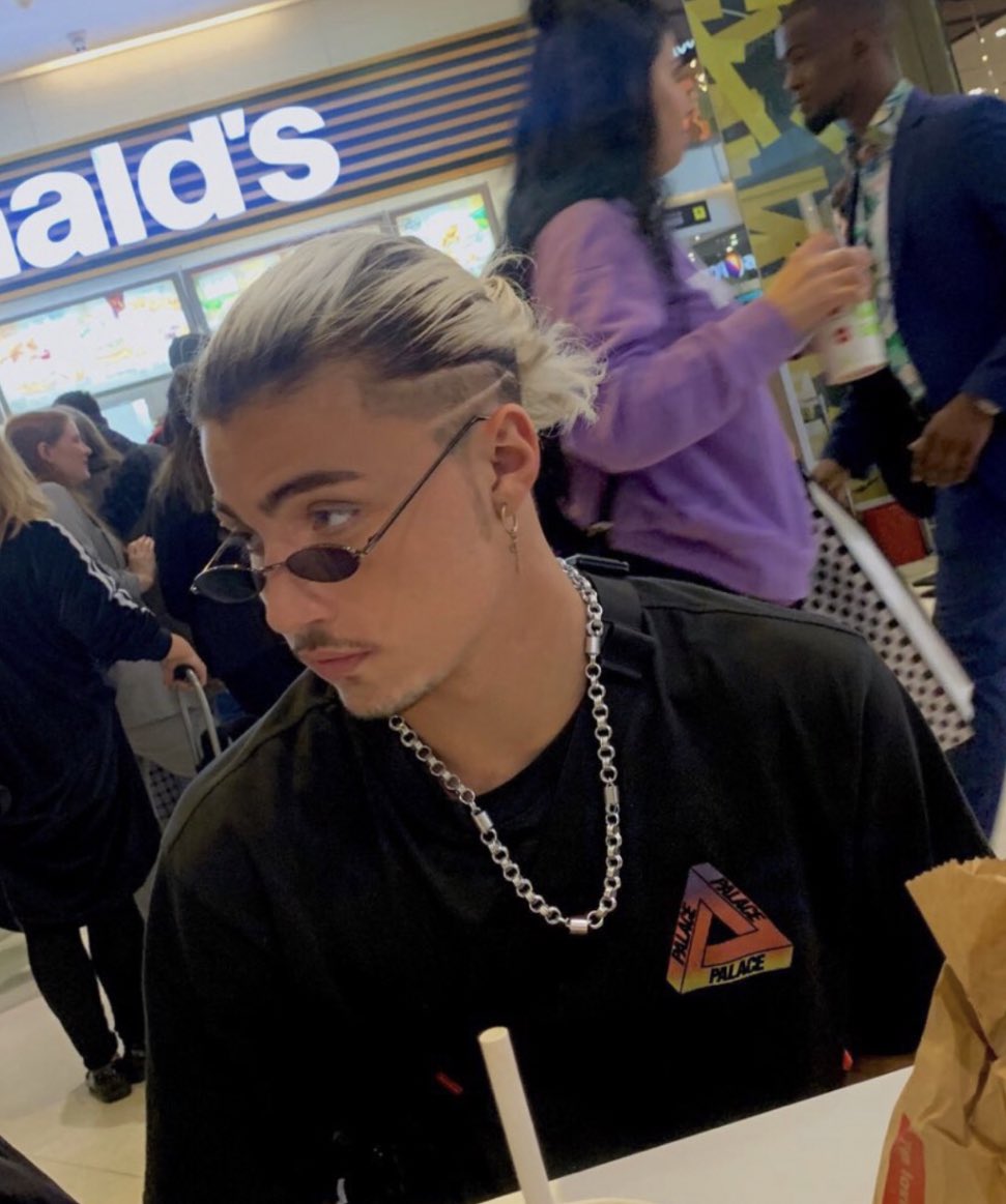 wetfemale's tweet image. pov: você namora comigo e ama tirar fotos minhas.