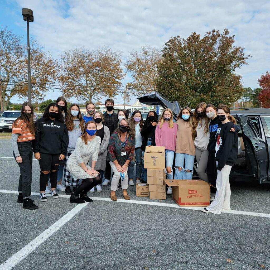 SDHSSeahawks's tweet photo. OPERATION WE CARE DRIVE continues through December 1st!
Thank you to the Harrison Group and Doubletree for supporting our Troop Donations project! Also, thank you to Tara Nunan and Kate Hughlett, #DecaturAlumni, for their leadership in organizing the donations. https://t.co/WQEnZKS05B