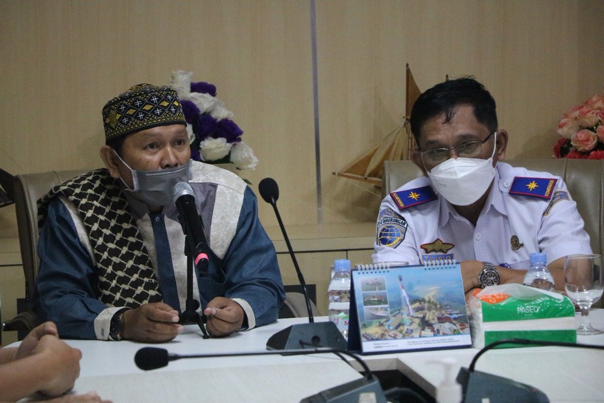 DisnavMakassar's tweet photo. #KawanLaut. Siraman rohani di pagi hari akan dilantunkan setiap bulannya dihadapan para Pegawai Disnav Makassar dengan tujuan untuk mendekatkan diri kepada Allah SWT serta menjauhkan diri dari perbuatan keji dan mungkar. "Ujar Taufiq Mansyur, SE. https://t.co/pj12ToOc8Z