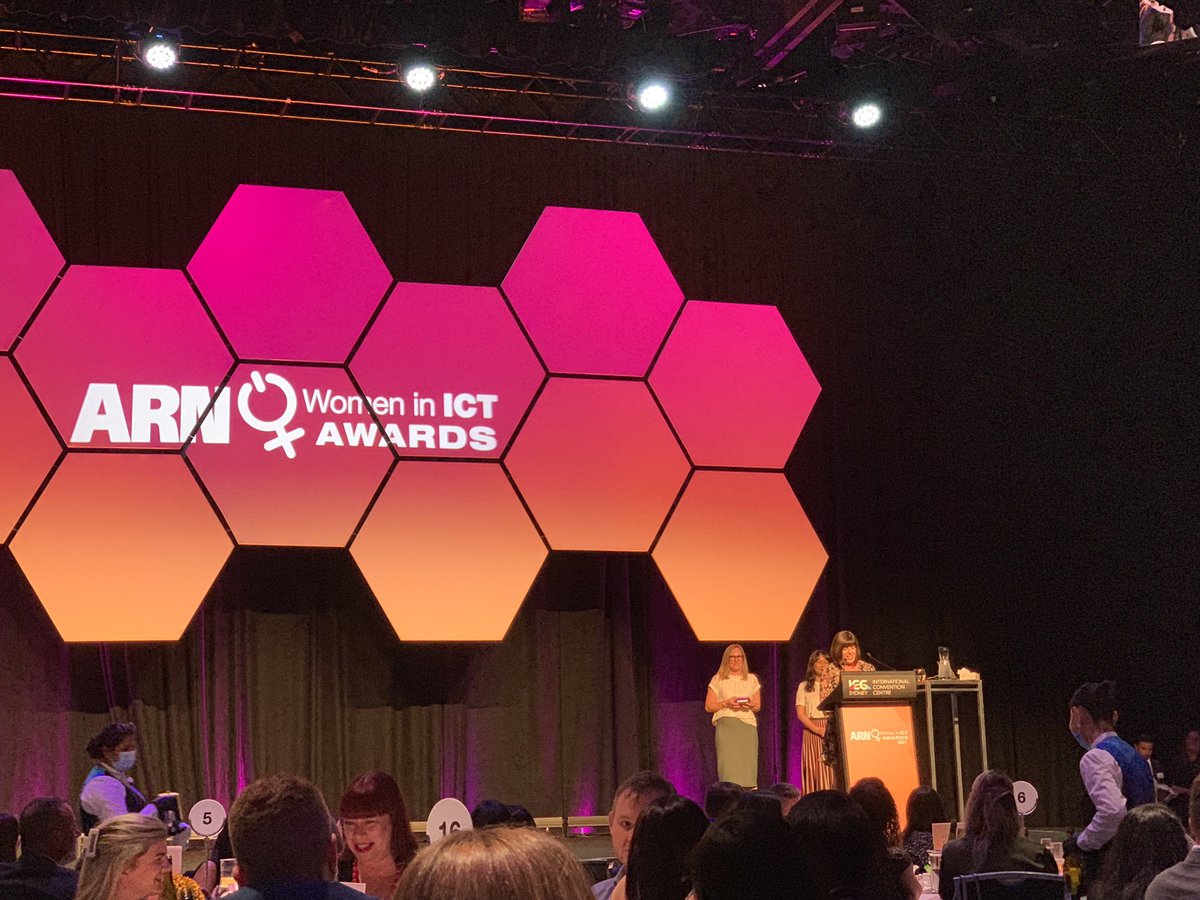 Our very own Janpuaula Gonzi wins the Shining Star - Distributor award at this years <a href="/ARNnet/">ARN</a> #WIICTA! Congratulations!