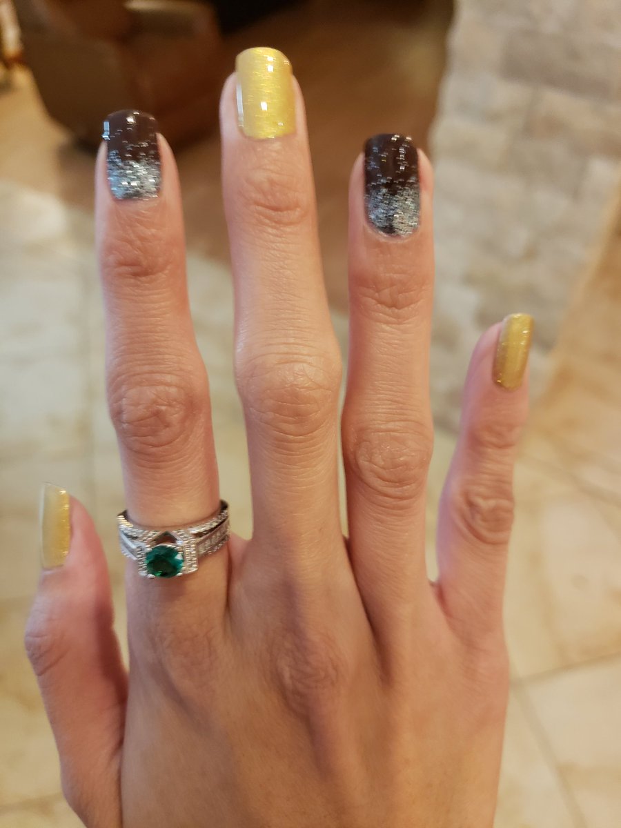 msvanitylang's tweet photo. Also, have pics of my Lanling Jin/3zun nails! Totally spaced on posting these last weekend. Haha

#MDZS #modaozushi #lanlingjinsect #jinguangyao #JGY #lanxichen #niemingjue #3zun #3zunnails #lanlingjinsectnails https://t.co/xnCBdOcZ0X