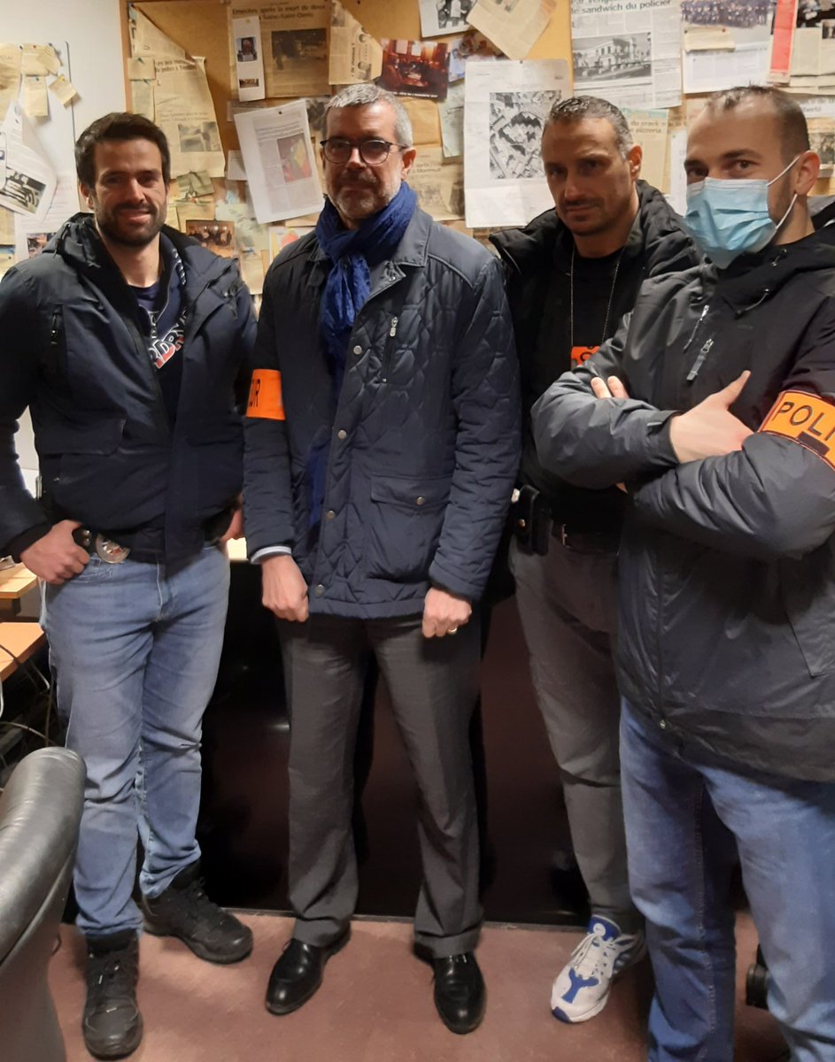 PGMontpellier's tweet photo. 1/2 Hier soir de 19h00 à 0h00 @Procureur93 était en compagnie de la BAC 93, pour patrouille nocturne à découverte des points chauds du 93 : passage aux points de deal, contrôles véhicules, recherche d'un auteur de faits criminels... Il se passe toujours quelque chose dans le 93 ! https://t.co/N1Dj18pr70