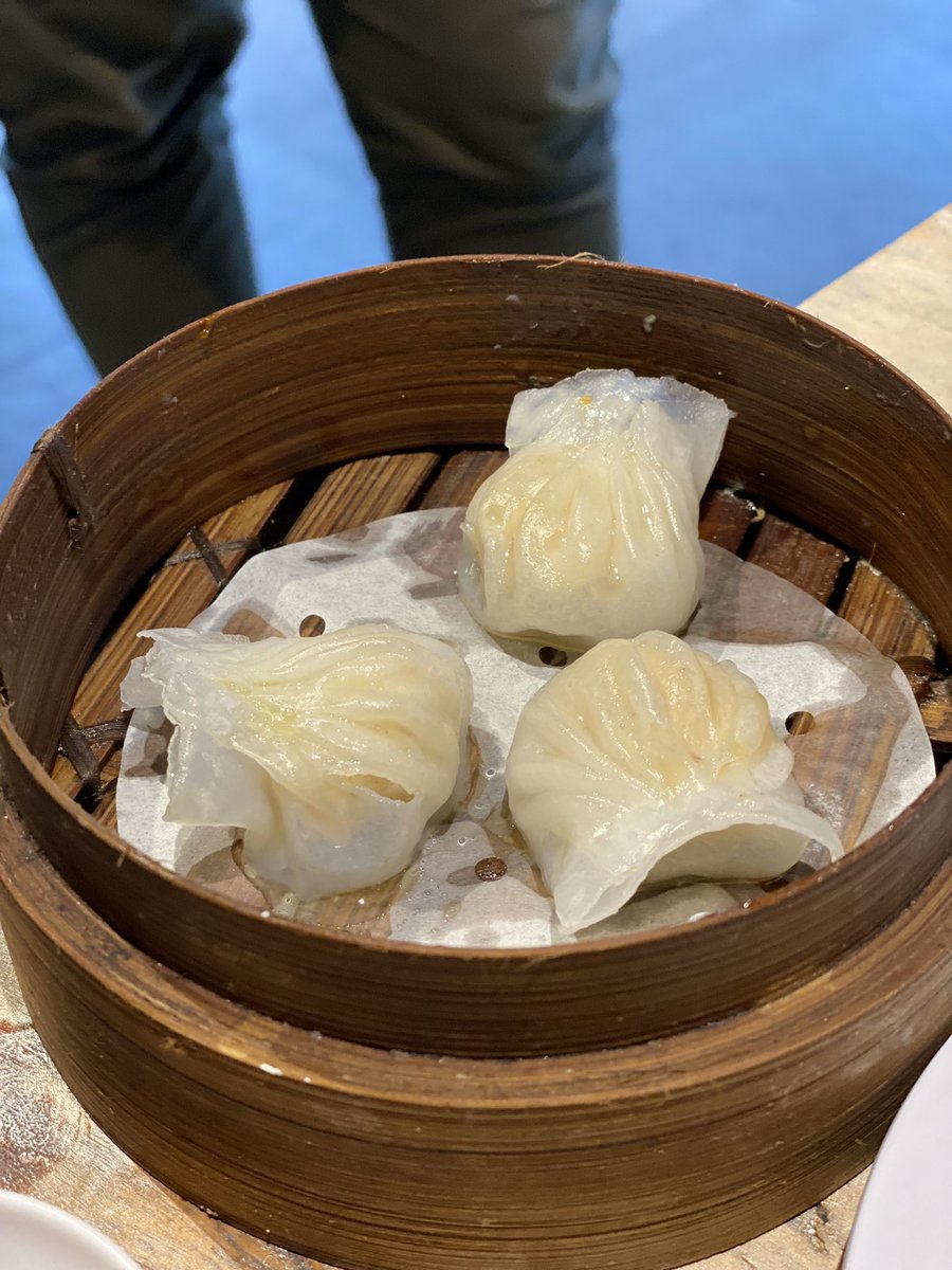 Salah spot makan dimsum halal favorit di Jogja. Namanya Taigersprung. Lokasinya ada di Ruko Seturan, sebelah Happy Puppy

Menu andalannya Xiao Long Bao, soup dimsum. Selain itu jg ada menu nasi hainan, mie chasiu sama masi banyak lagi

Worth it buat dicoba yg suka dimsum enak!