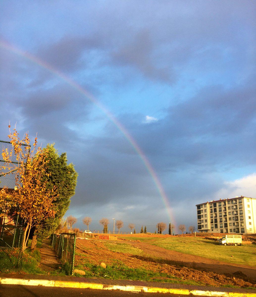 Eylemler sonuç vermeye başladı… Bakın İstanbul’da gökkuşağı çıktı…

#SağlıkçıGrevde