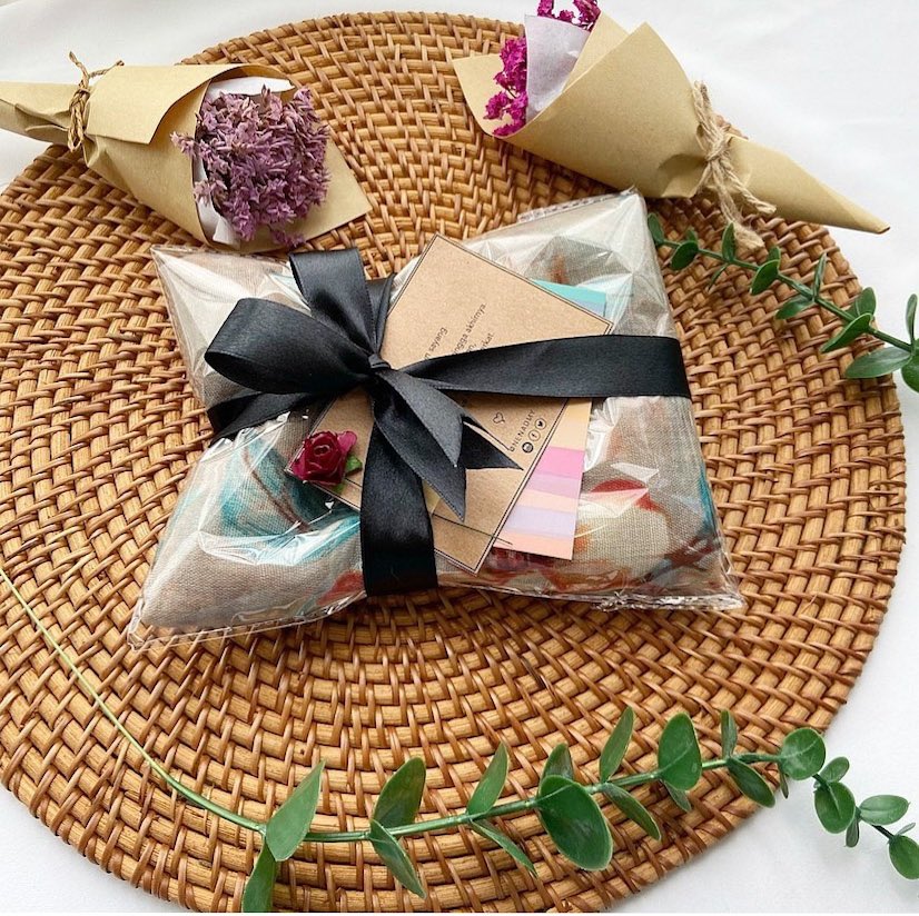 feiryscarves's tweet photo. may no gift be too small to give, nor too simple to receive which is wrapped in thoughtfulness and tied with love ❤️ 

simple gift for special person only at 𝐟𝐞𝐢𝐫𝐲𝐬𝐜𝐚𝐫𝐯𝐞𝐬. https://t.co/mb7XcH0P70