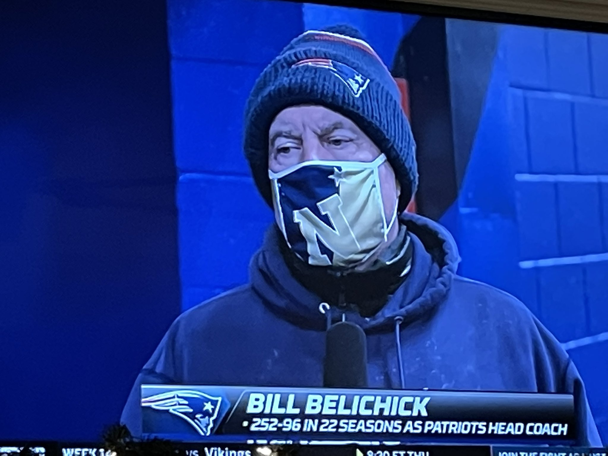 Will Brinson on Twitter: &quot;Bill Belichick wore a Navy Midshipmen mask in his pregame interview and promptly ran the ball 46 times https://t.co/euXwnxuiTC&quot; / Twitter