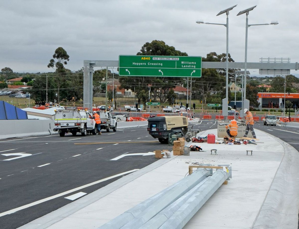 We promised to remove it by 2025! Then fast-tracked works for priority completion by the end of 2022. Now, with a fantastic NEW BRIDGE ready to open to traffic this Thursday, Hoppers can finally lose it's crossing!

<a href="/timpallas/">Tim Pallas</a> @KaushaliyaMP <a href="/CesarMelhem/">Cesar Melhem</a> <a href="/levelcrossings/">Level Crossing Removal Project</a> #springst