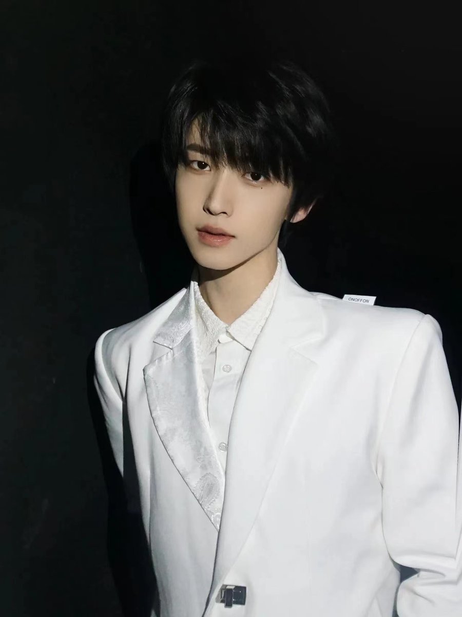 Liuyu_Fanclub's tweet photo. 211207 LIU YU Red Update [ENG]

⬜️

#Liuyu #INTO1Liuyu #刘宇 #劉宇 
#リュウユ #리우위 #หลิวอวี่ #Lưuvũ 
#INTO1 #Wajijiwa #哇唧唧哇 
#RED #小红书 https://t.co/eH1A9NS9VV