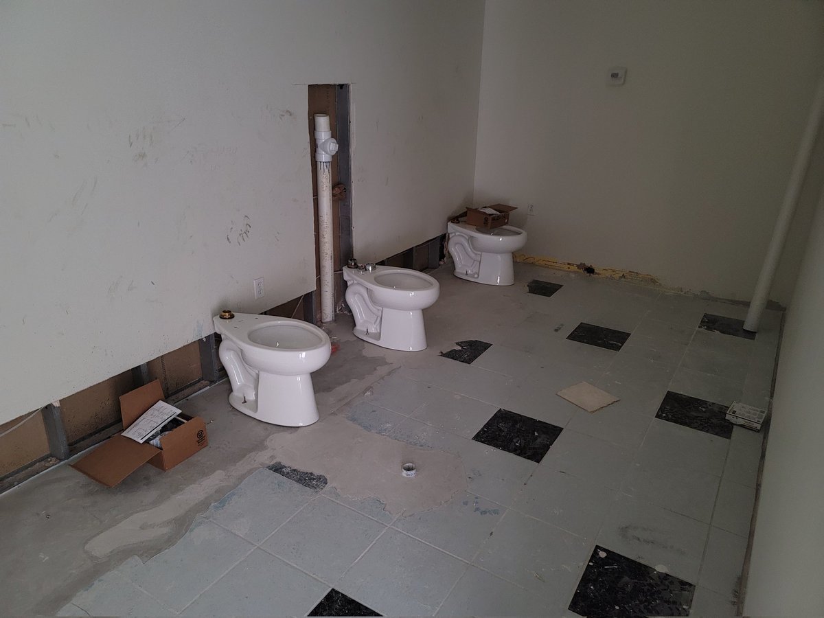 GENGE_ENT's tweet photo. There is one JAMES OGANA doing business as Daltex Pro service claiming to be contractor is a Fraud &amp; conman. I signed a contract with him worth over 20k , i have fully paid him .worked started on 9/9/21 to be complete in 3weeks the pics below show what he has done . https://t.co/cK5DncrOoJ