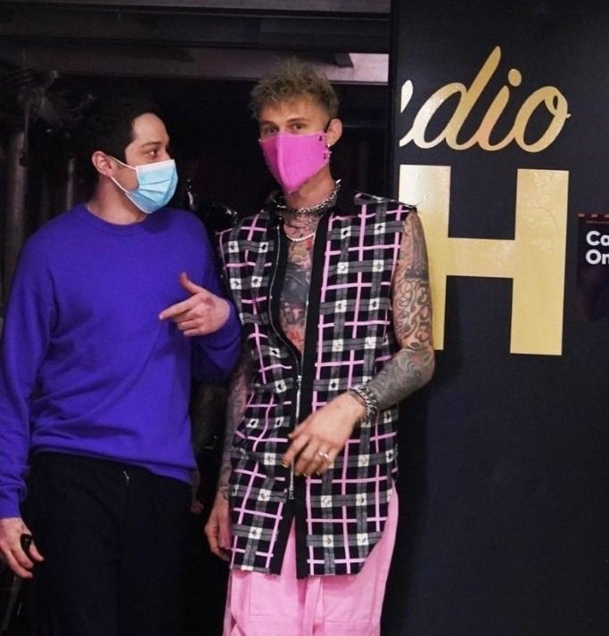 petecomfort's tweet photo. date someone who looks at you the way pete davidson looks at machine gun kelly https://t.co/aG0oJ2M41f