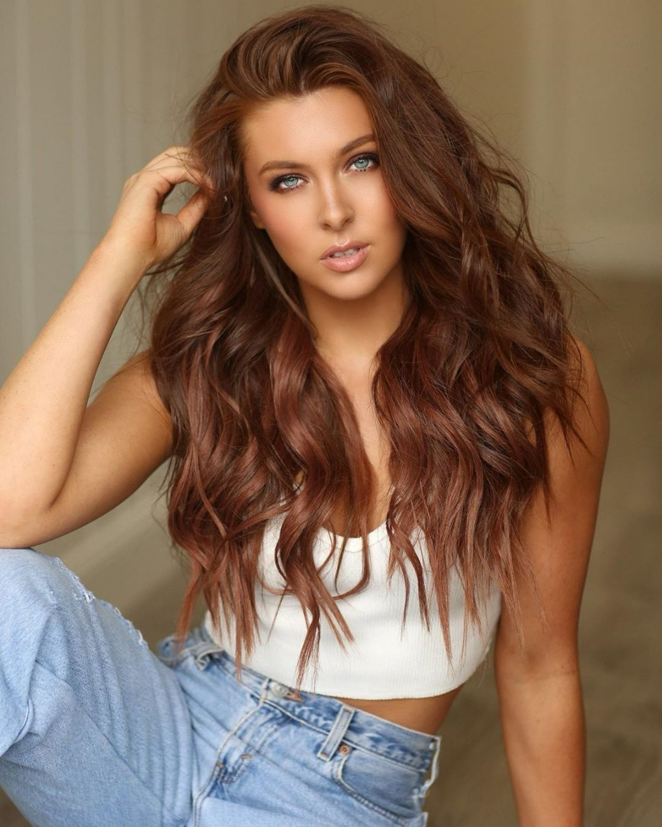 Let your hair be your greatest accessory for all your holiday photos this year! Check out our website at eyefordesignhair.com to find the perfect hair extensions you've been looking for. #Eyefordesignhair