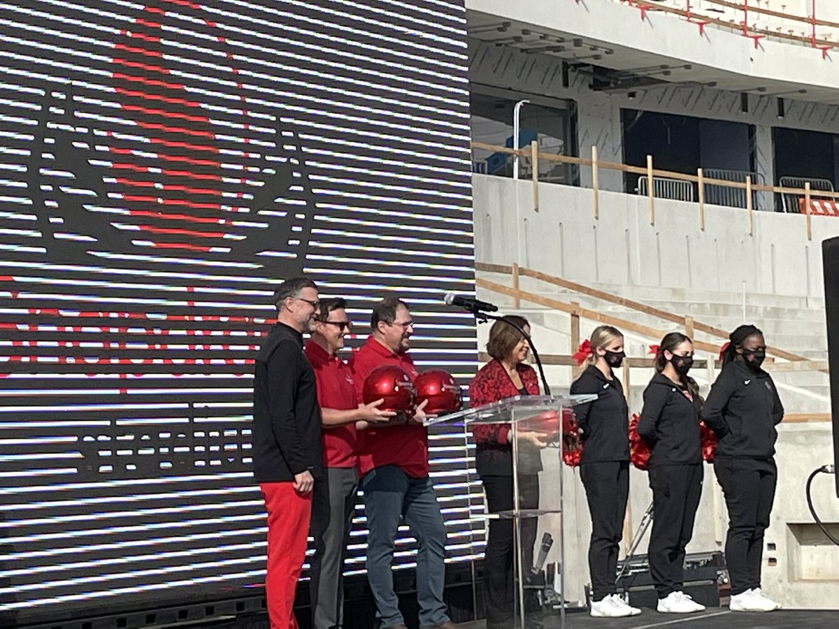 OH SNAP‼️

Super proud to have played a role in bringing <a href="/Qualcomm/">Qualcomm</a> + <a href="/SDSU/">San Diego State University</a> = <a href="/SnapdragonStdm/">Snapdragon Stadium</a>❗️

Congrats to <a href="/jdwicker/">John David Wicker</a>, his team &amp; our terrific group from @TheLegendsWay &amp; <a href="/JMISports/">JMI Sports</a> 

GO AZTECS!