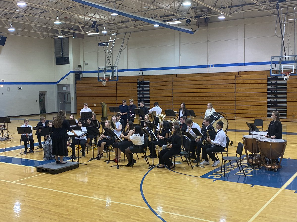 Great Winter Concert performance by Ms. Aschoff and the High School Jazz &amp; Concert band! 🎺🎷Woot! Woot! #lakeviewvikes ⭐️⭐️⭐️⭐️