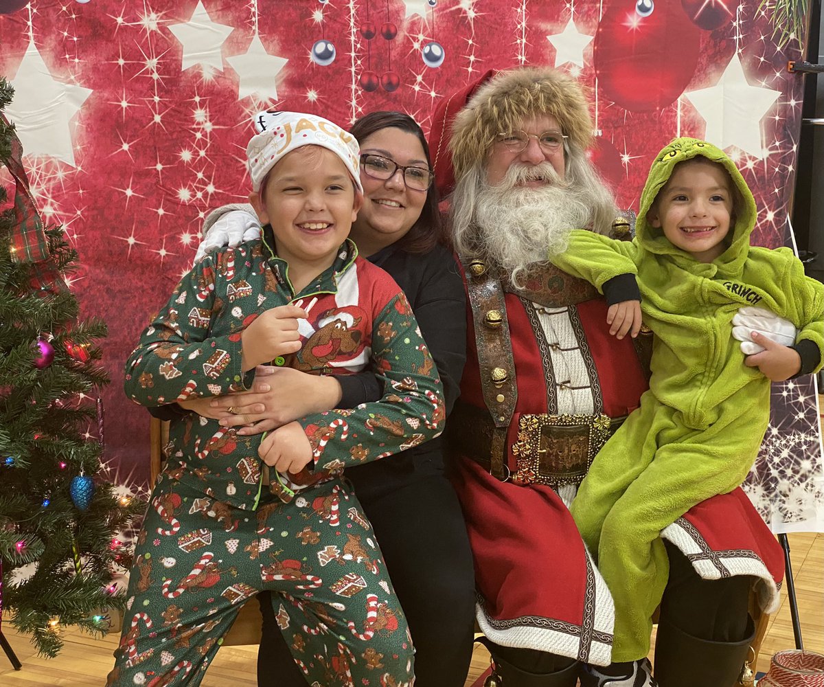 Mrs. Hart tweet media