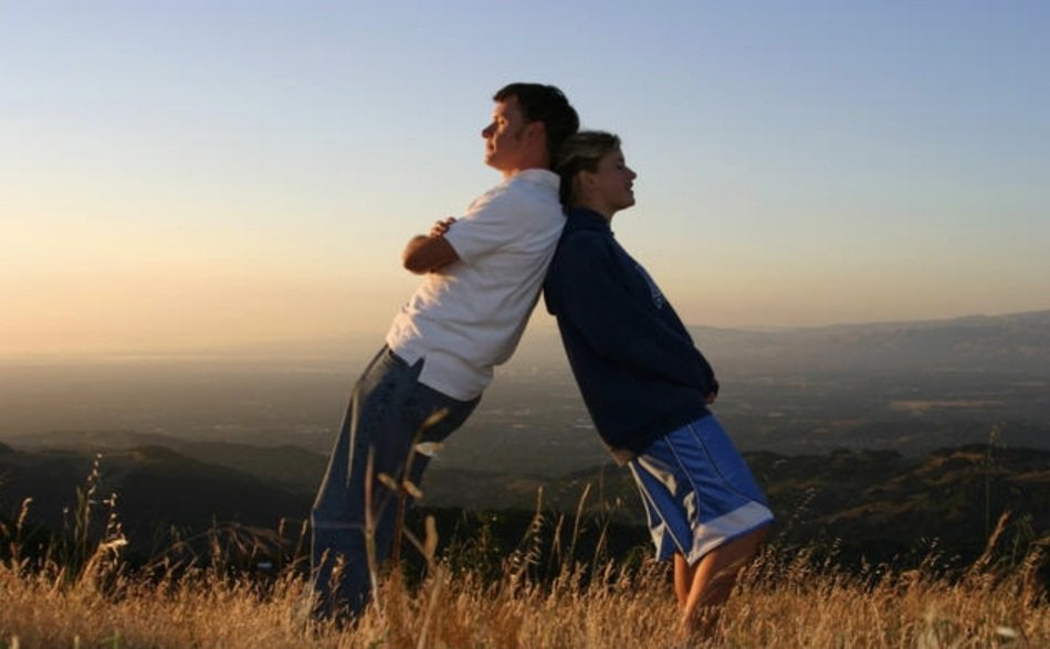 오래전에 보았던 사진 한장이 아련한 날입니다.

서로 기대면 참으로 편안하지요?

그렇게.....