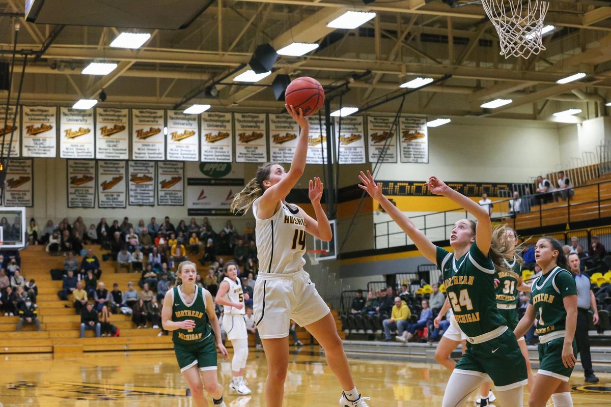 mtuwbb's tweet photo. Tonight was fun! The Huskies beat NMU by 25 to make it 10 in a row against the Wildcats 🏀 https://t.co/dCihse8xC9