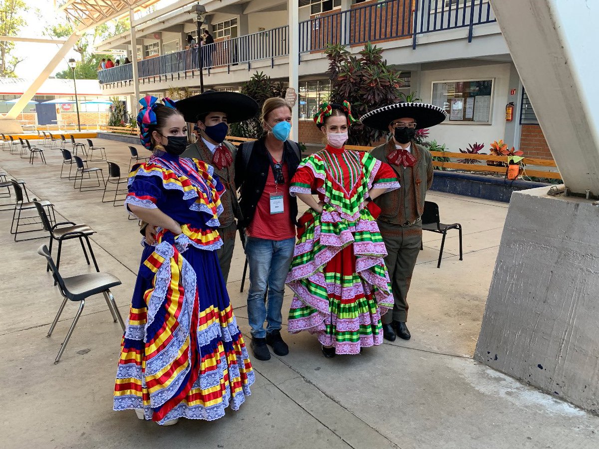 sems_udg's tweet photo. El escritor brasileño Marcelo Labes fue el #EcoFil que retumbó en la Prepa de Zapotlanejo.
¡Gracias por tanto @FILGuadalajara!
#SomosLectores #PrepaUDG. https://t.co/9TSvAUgek5