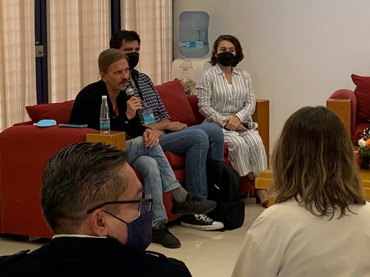 sems_udg's tweet photo. El escritor brasileño Marcelo Labes fue el #EcoFil que retumbó en la Prepa de Zapotlanejo.
¡Gracias por tanto @FILGuadalajara!
#SomosLectores #PrepaUDG. https://t.co/9TSvAUgek5