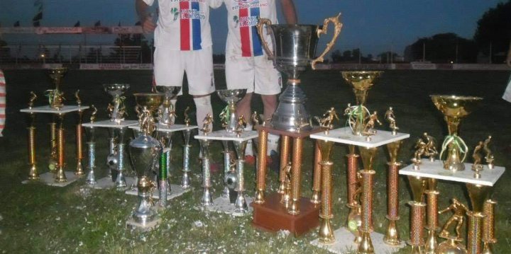 EzeCombet's tweet photo. Esto es ser grande... Ganar ligas, jugar torneos provinciales, ser conocido a nivel entrerriano, tanto por sus formativas infantiles, como primera..Una zona de 4 equipos, que ni torneo llega a ser, dios mio.. Jaja

Gente no se gasten en responder o enojarse.. Union es grande 💙❤ https://t.co/cV1aN2mFci