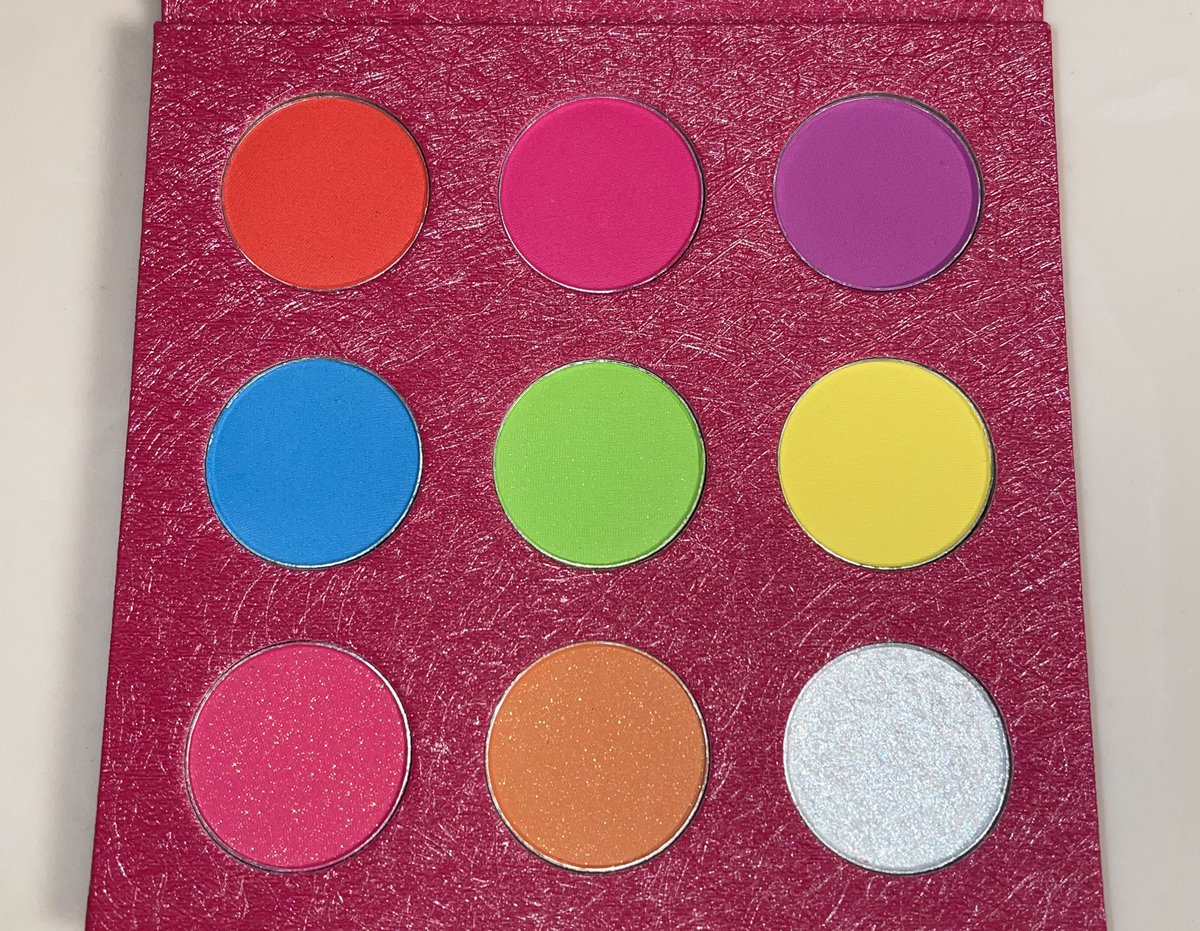 HappyGirlCos's tweet photo. Shop HappyGirlCosmetics high-pigment eyeshadow palettes 🎨  THAT NEWNEW!!!

“Summer” &amp; “Naked”  
9 different shades.

Now available on our website for only $25.00 dollars. Shop https://t.co/PuxyOk7XZE for all of your cosmetics needs. ✨

#COSMETICS https://t.co/ttoFOdeKlT