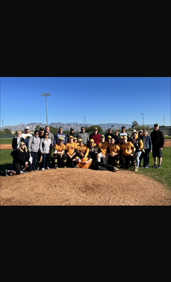 caydenhart27's tweet photo. super fun weekend with the boys in Tucson AZ. I went 4 for 7 with 2bi and an unforgettable walk-off on the weekend. Thank you @FiveToolAZ for a great experience and naming me a “Dude of the Day”! @Lakes_Baseball @AnthonyGliffe @LightningCoach2 @ILlightning https://t.co/0d118KkXPk