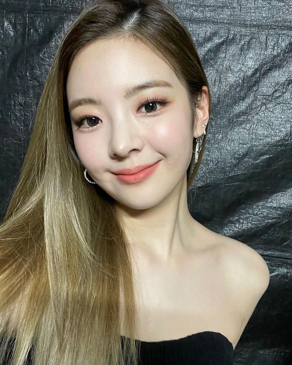itzycontent's tweet image. #리아 ❥ instagram update