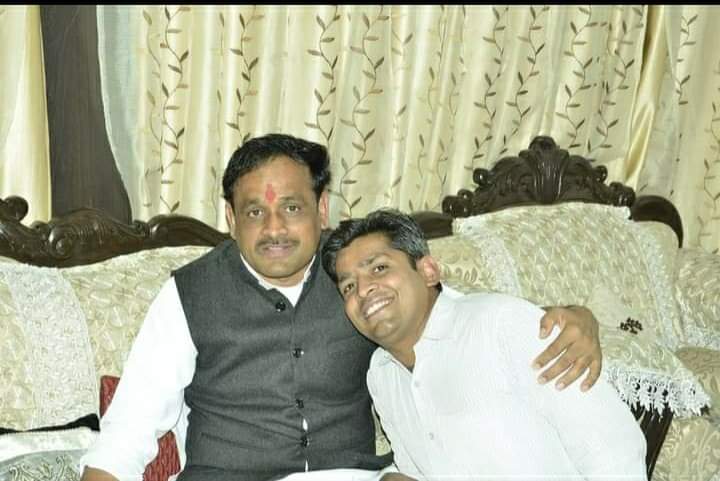 Babusah72331679's tweet photo. #आदरणीय बड़े भाई श्री @Ashutosh4BJP  भाईसाहब को #जन्मदिन की हार्दिक #शुभकामनाये आप हमेशा #स्वस्थ_रहे और हम सभी #कार्यकर्तओं का हमेशा #मार्गदर्शन करते #रहे https://t.co/nlt8tWtjps