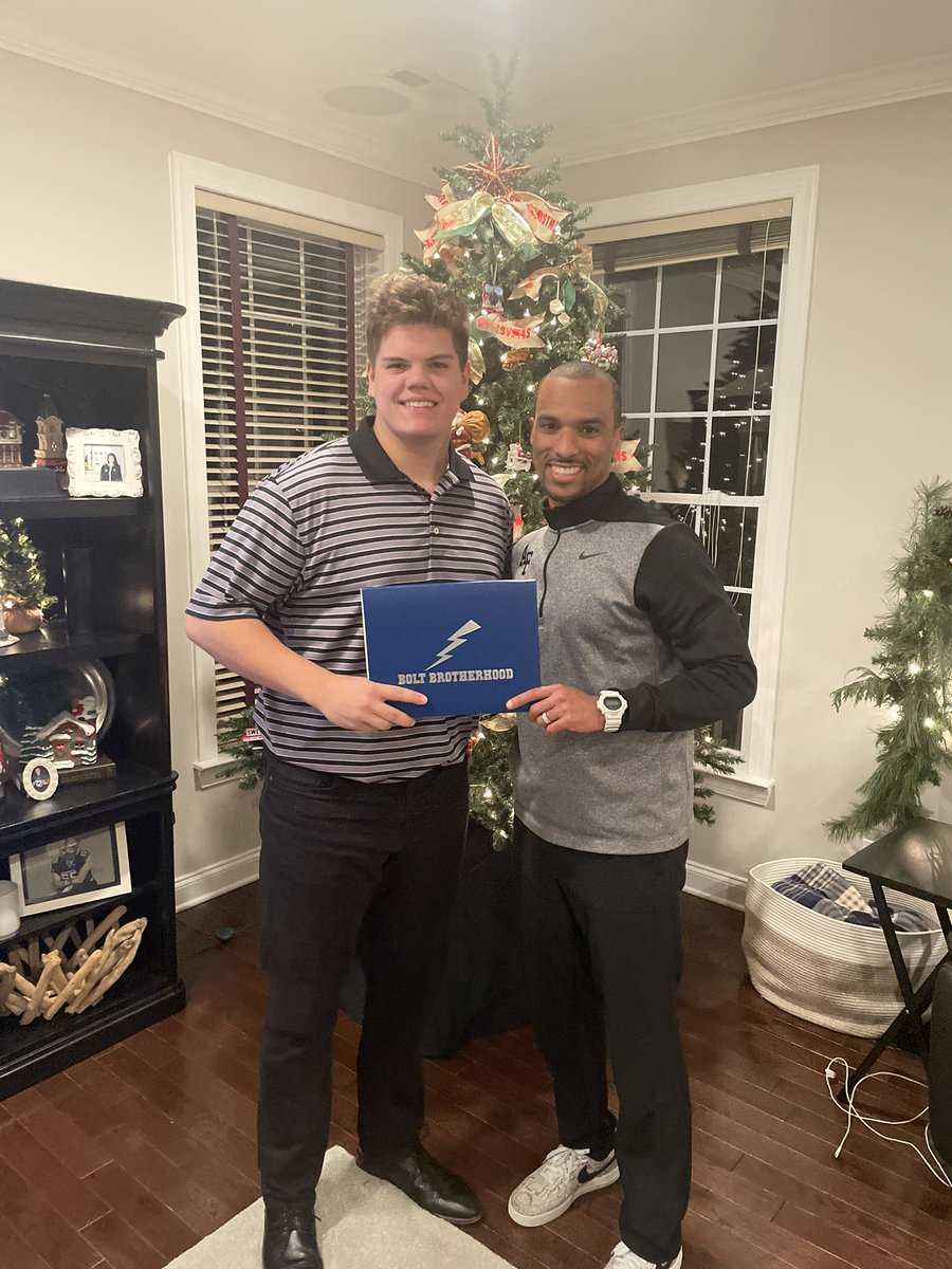 Amazing home visit from <a href="/CoachAC3/">Ari Confesor</a>!! Already feeling like family. Couldn’t be more excited to become a part of the bolt brotherhood. ⚡️⚡️