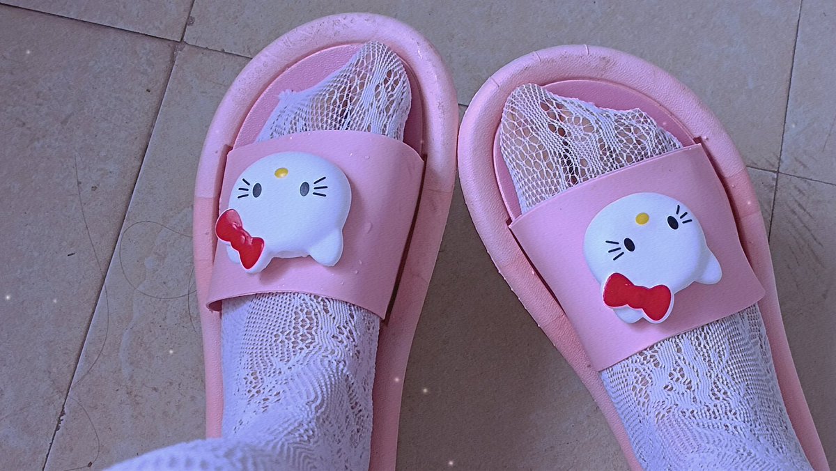 YitangYYDS's tweet photo. #足控 #白丝萝莉 #白丝 #舔足 #SM #做脸 #线下有偿  #丝袜套头 #原味卖家 #原味袜  最近还好吗，跟人亲吻会想起我的脚吗 https://t.co/F4NaqwcNk6