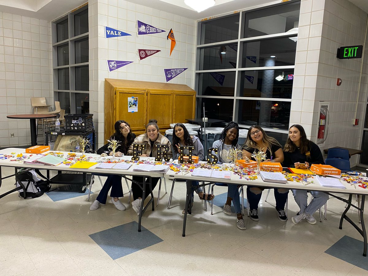 Panther Showcase was GREAT! Our AVID Leaders took the time to show off great examples of AVID Strategies and talk to our incoming 9th graders about AVID! Shout out to all these ladies!