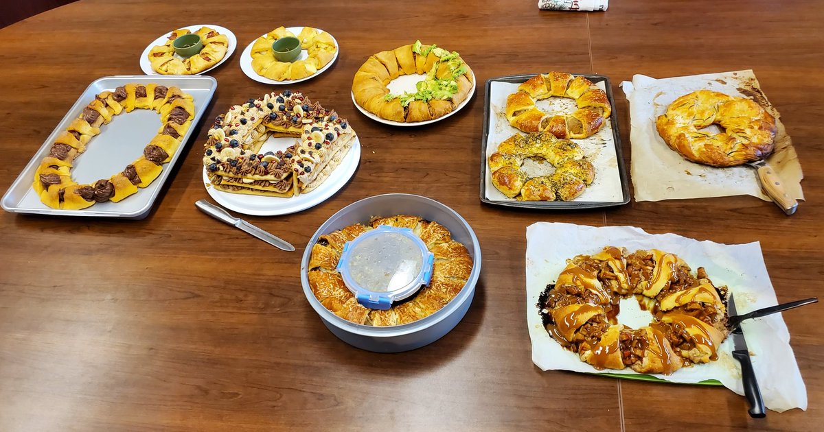 Stephens_Lab's tweet image. The first annual Pillsbury crescent roll wreath baking contest with @MyelinLab  and @Zuloaga_Lab lab members was a delicious success! Best savory = French dip + au jus; Best sweet = caramel apple cream cheese. Thanks to all of our lab members for all the fun!