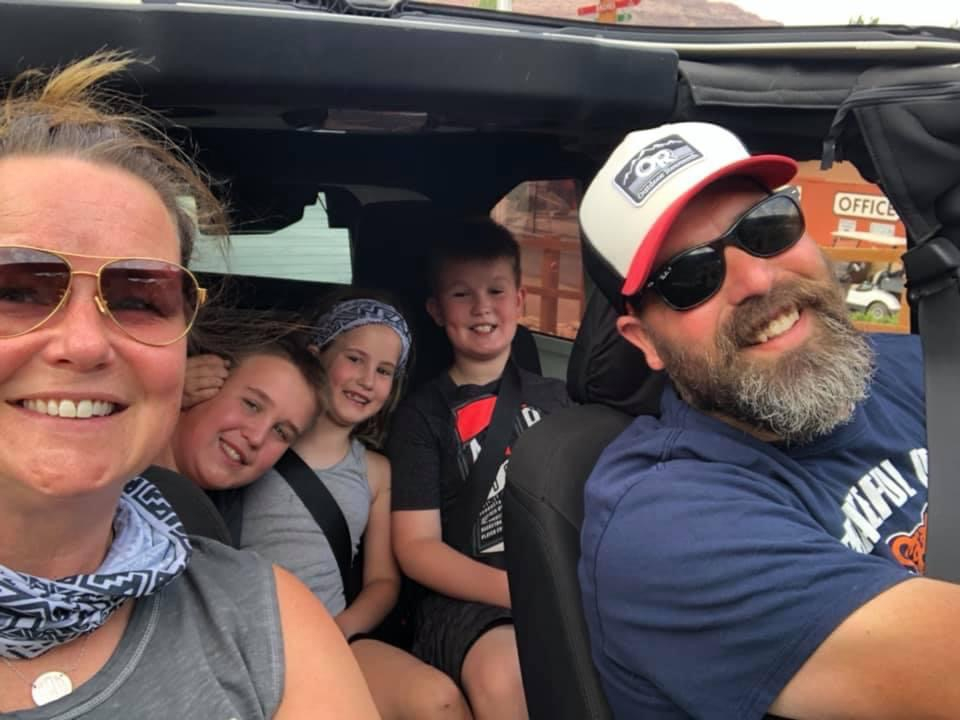 IHSASID's tweet image. Matt Andrews, the #Oline Coach at Heyworth High School, is in the midst of the fight of his life.

If you are able, please consider buying a shirt or donating to help his family.

Matt was a part of @SagesFootball/@SagesWrestling/@MU_BigBlueFB

🔗Donate▶️team-andrews.itemorder.com/shop/sale/?sal