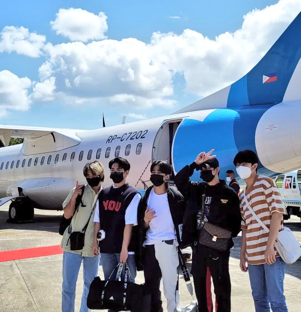 SB19_ATINph's tweet photo. Muntik pa makalimutan i-post 😅

Have a blast, boys! @imszmc @stellajero_ @JoshCullen_s @keun16308352 @jah447798 
💙💙💙

@SB19Official 
#STANWORLD #SB19 

Watch #Bazinga_SB19 MV
Now playing #MANA_SB19 https://t.co/z5SXf3HavL