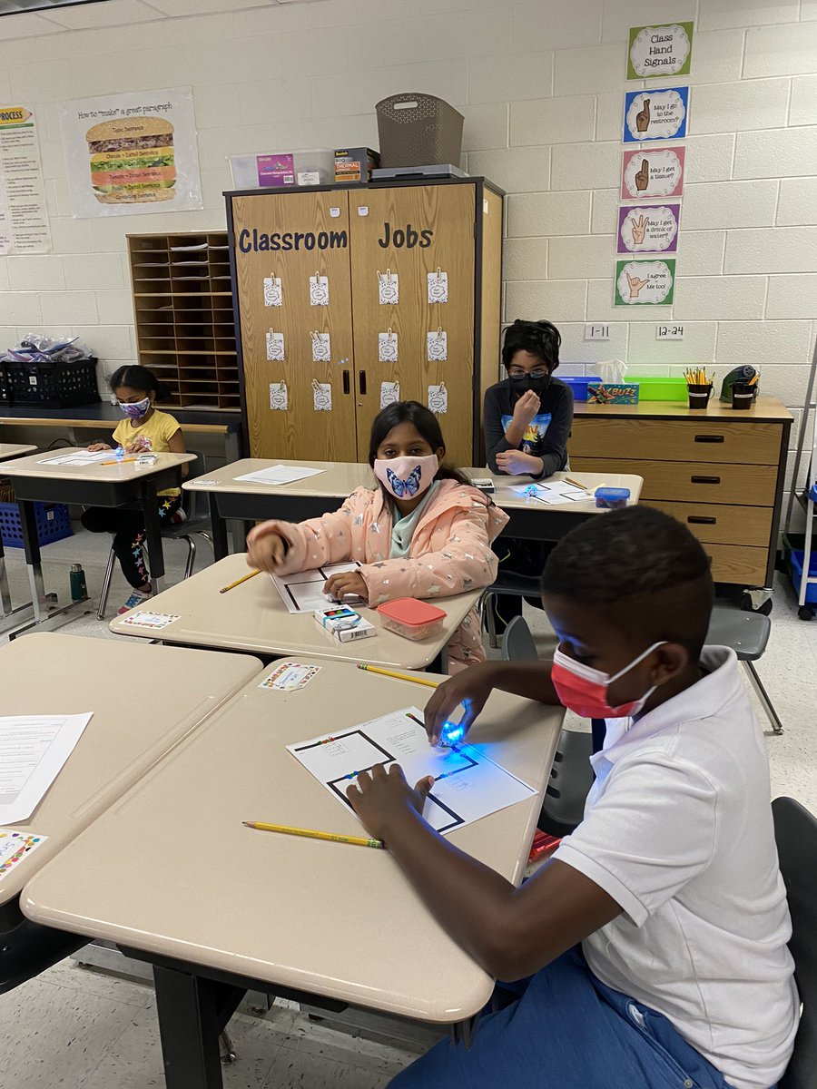 Ahmed3rdRLC's tweet photo. We had a blast practicing our multiplication facts using Ozobots! @RLCPrincipal https://t.co/ZennF6Ro7T