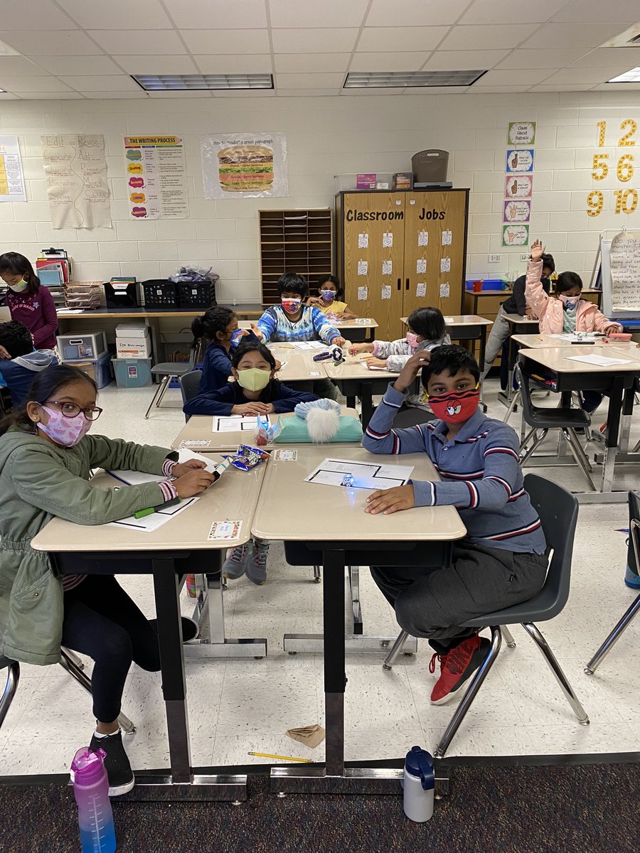 Ahmed3rdRLC's tweet photo. We had a blast practicing our multiplication facts using Ozobots! @RLCPrincipal https://t.co/ZennF6Ro7T