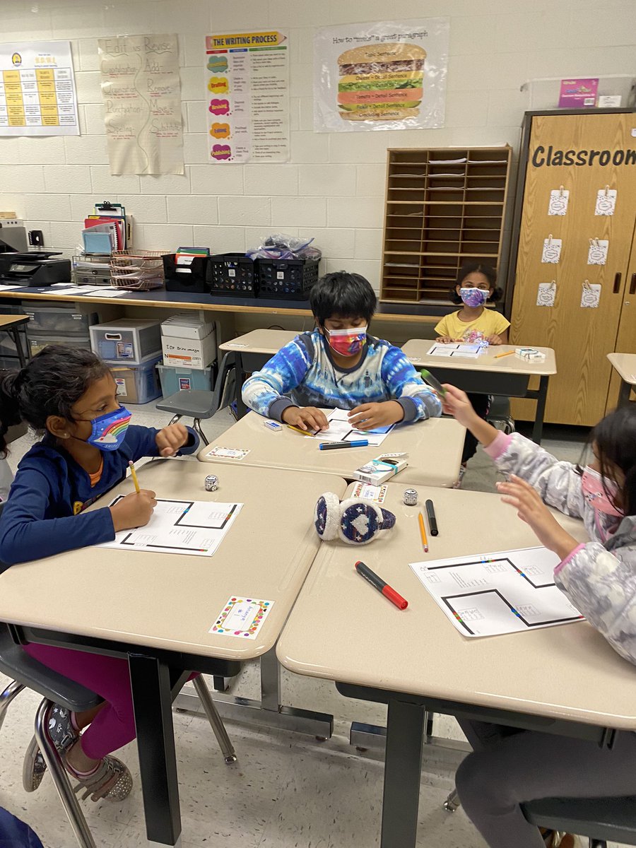 Ahmed3rdRLC's tweet photo. We had a blast practicing our multiplication facts using Ozobots! @RLCPrincipal https://t.co/ZennF6Ro7T