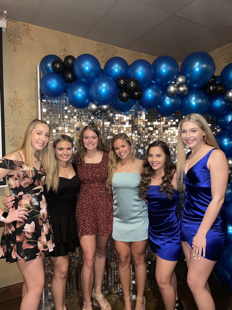 liberolew22's tweet photo. Banquet Night-Senior Year with about 1/3 of my team besties https://t.co/XZdtrrOWHf