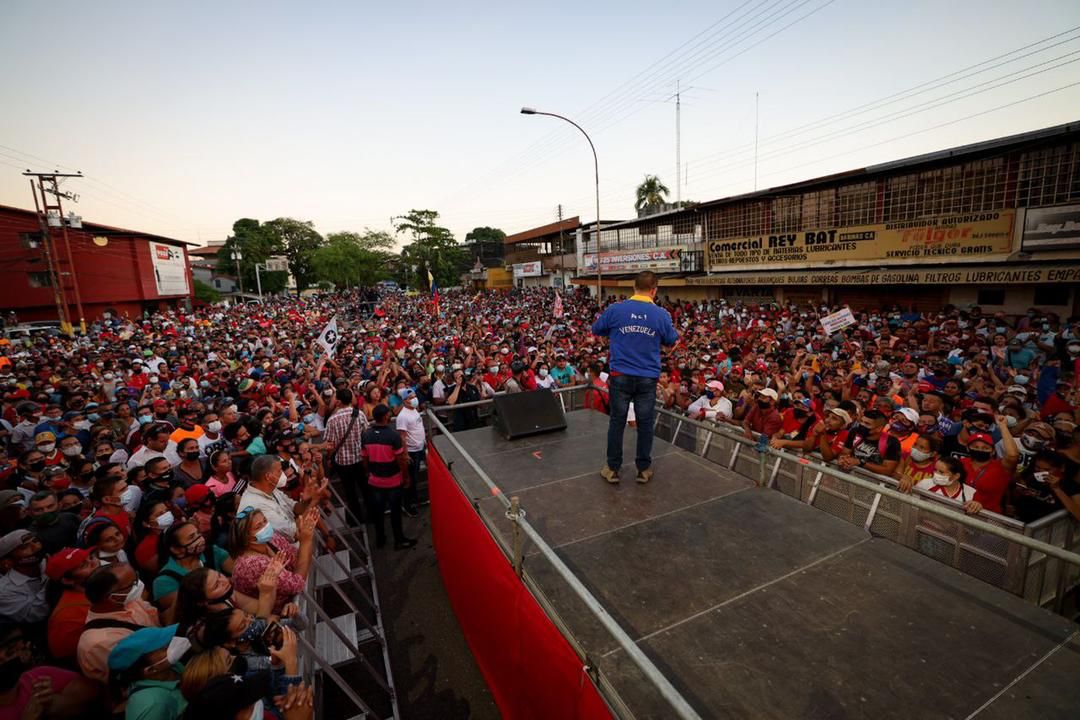 Un privilegio acompañar al Pueblo de mi amada Barinas hacia la recuperación plena de la esperanza. Cambiemos todo lo que deba ser cambiado para avanzar.
Tienen en mi un servidor dispuesto a escucharlos, a obedecerles y a trabajar por la ¡Unidad Revolucionaria!
!Unid@s,Venceremos!