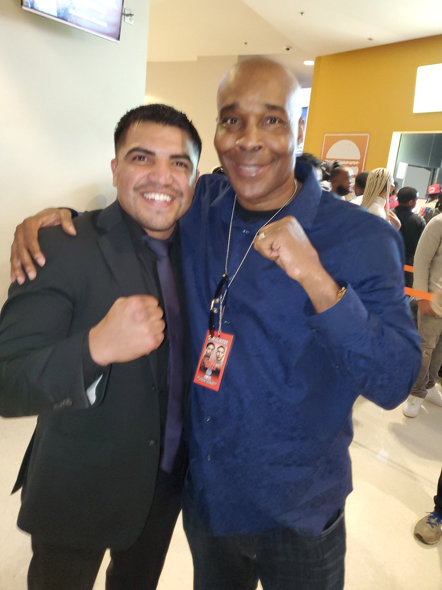 GlantonSmith's tweet photo. Former #WorldChampions flock together. #VictorOrtiz and #MichaelSecondToNunn at the #TankDavis v #IssacCruz fight. #RealMenDontPlay #CounterPunchWithVictorOrtizAndBobbyGlantonSmith https://t.co/Or6AYdaMOx