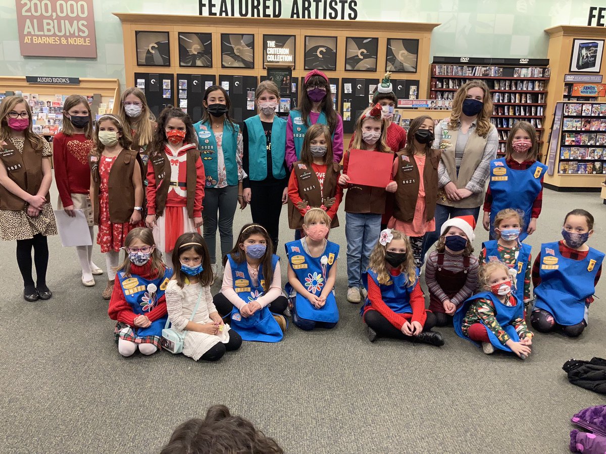 stmschoolatown's tweet image. #STMfamily Many thanks to everyone who came out to our Barnes and Noble Book Fair and supporting our library! It was a great day and a huge success! #STMpride #theSTMdifference 🖤❤️
