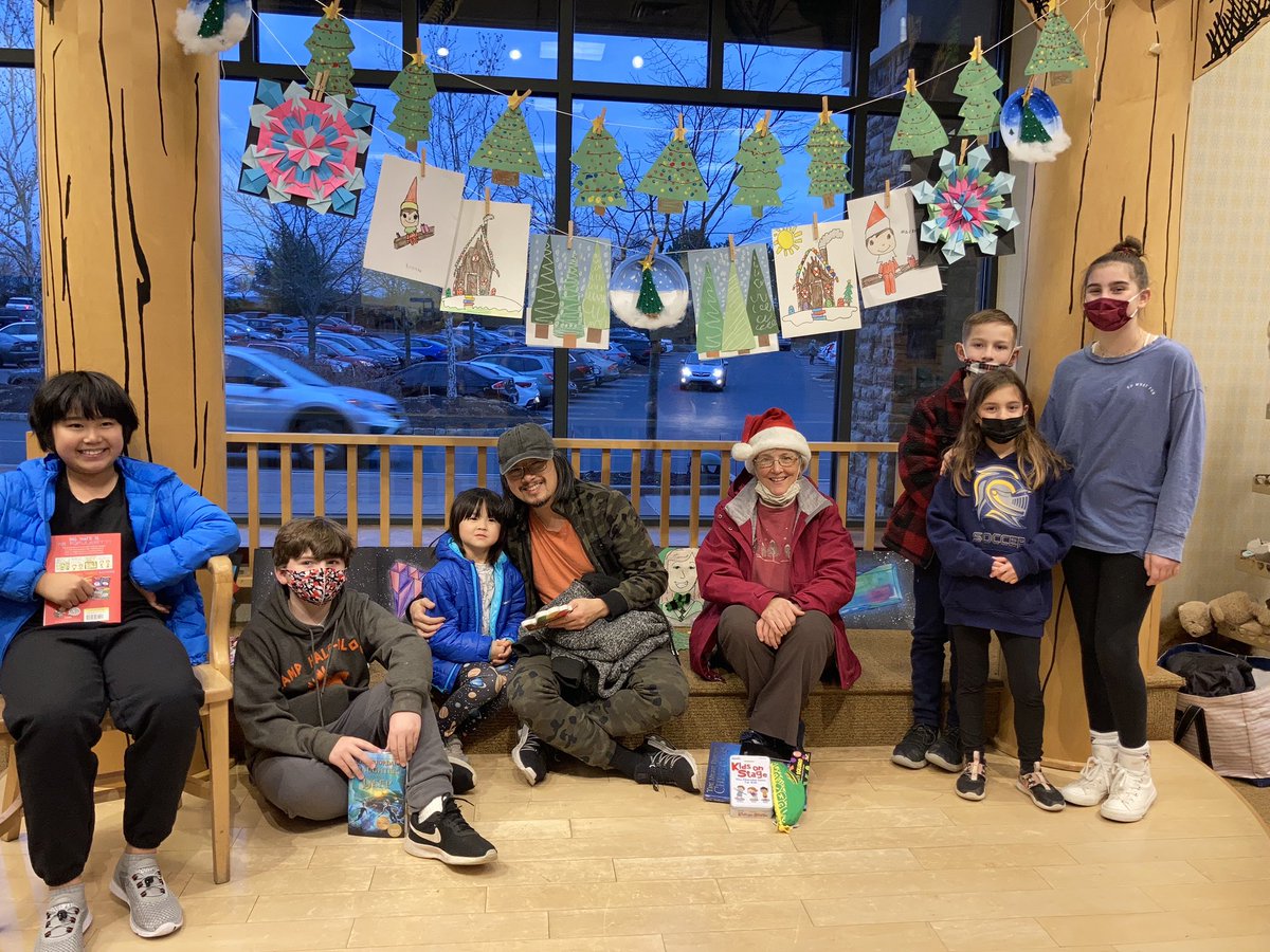 stmschoolatown's tweet image. #STMfamily Many thanks to everyone who came out to our Barnes and Noble Book Fair and supporting our library! It was a great day and a huge success! #STMpride #theSTMdifference 🖤❤️